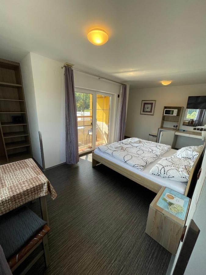 Maxovo Kralovstvi Apartment Rovensko pod Troskami Екстериор снимка