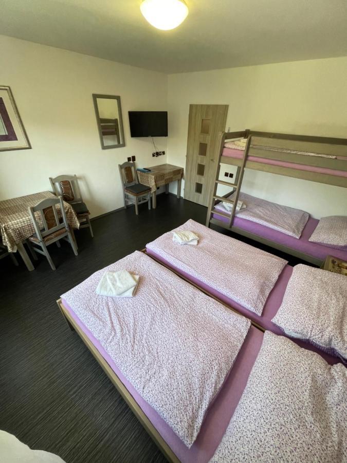 Maxovo Kralovstvi Apartment Rovensko pod Troskami Екстериор снимка