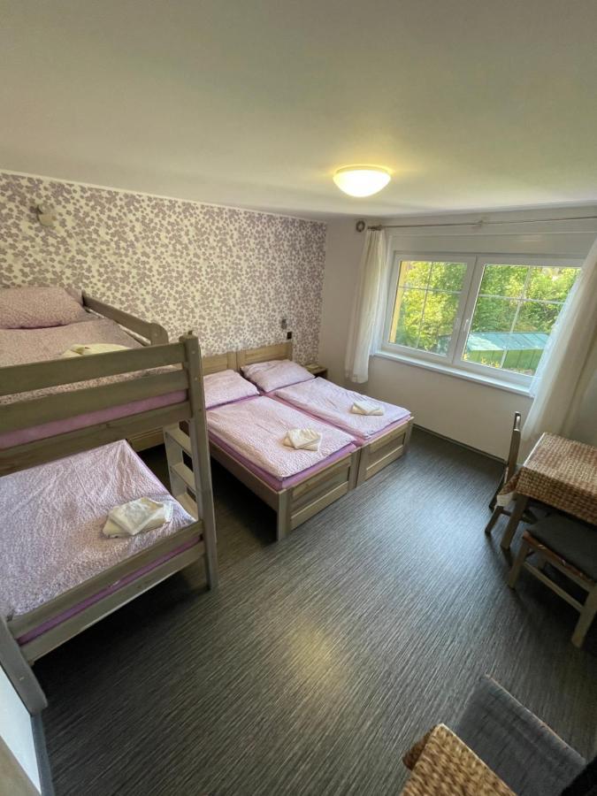 Maxovo Kralovstvi Apartment Rovensko pod Troskami Екстериор снимка