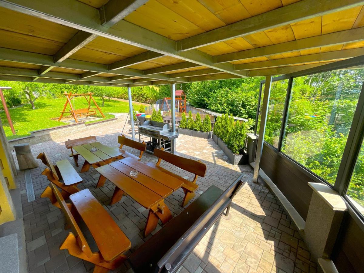 Maxovo Kralovstvi Apartment Rovensko pod Troskami Екстериор снимка